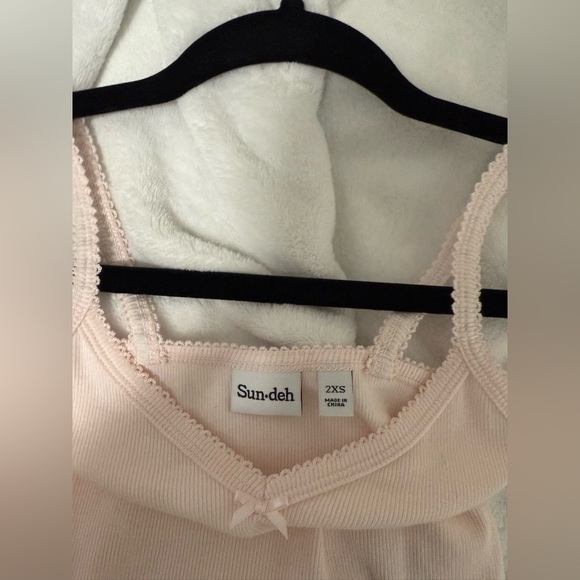 Aritzia Sunday Best Tank - Picture 3 of 5